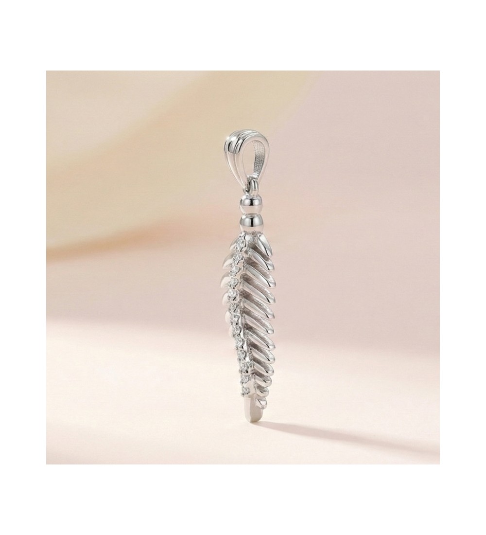 Silver Leaf Pendant – Elegant Nature-Inspired Jewelry