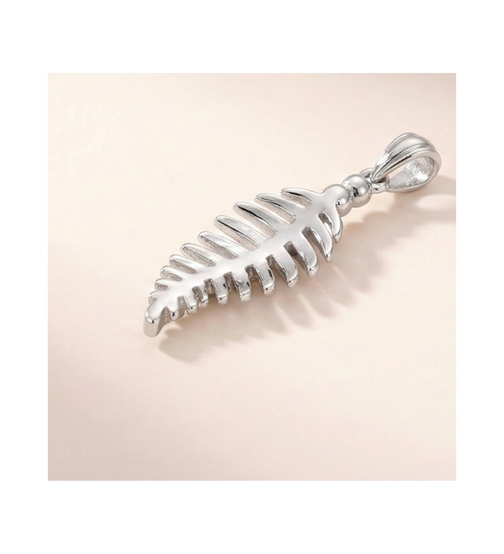 Silver Leaf Pendant – Elegant Nature-Inspired Jewelry