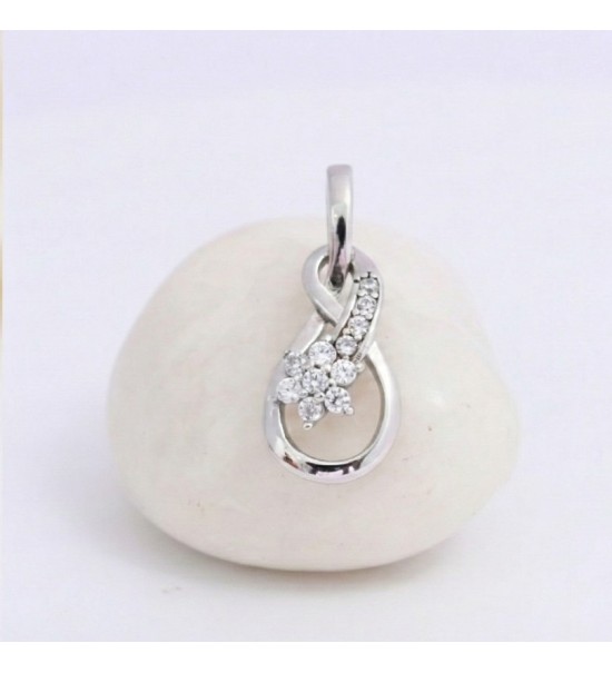 Infinity Loop Pendant – Silver Finish