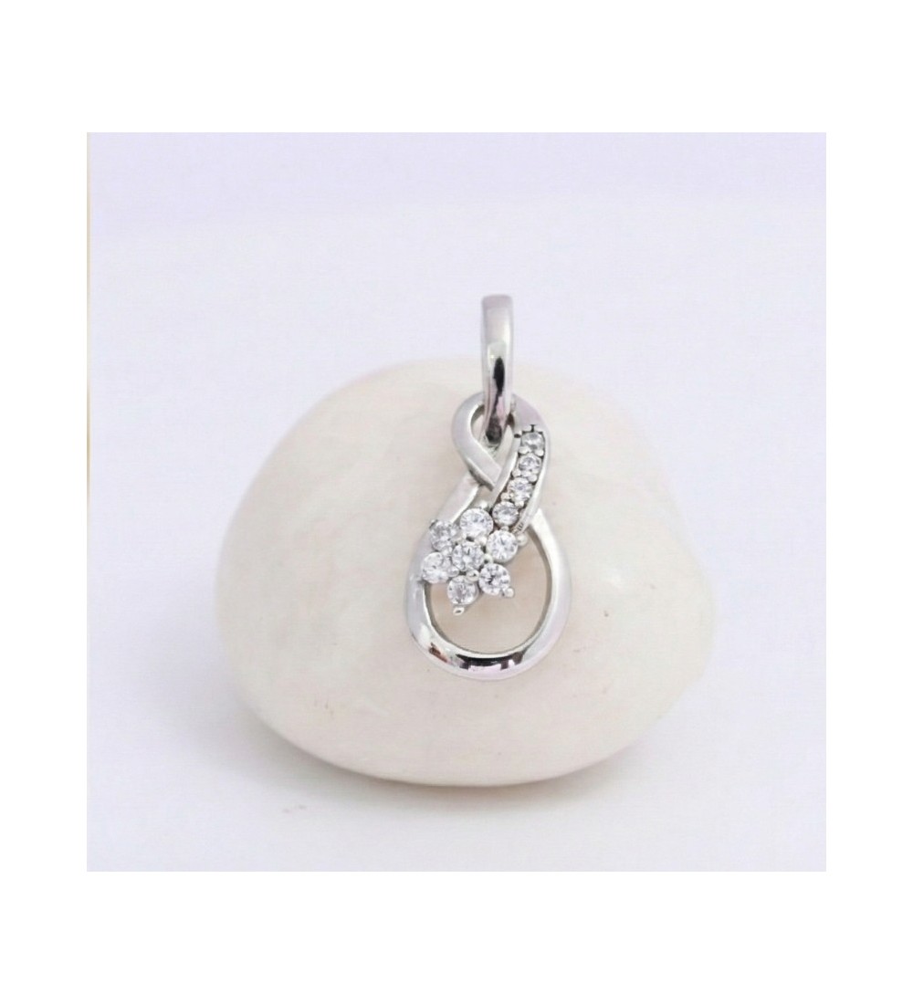 Infinity Loop Pendant – Silver Finish