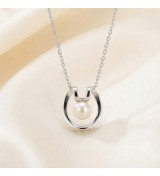Horseshoe Pearl Pendant Necklace – Silver Finish