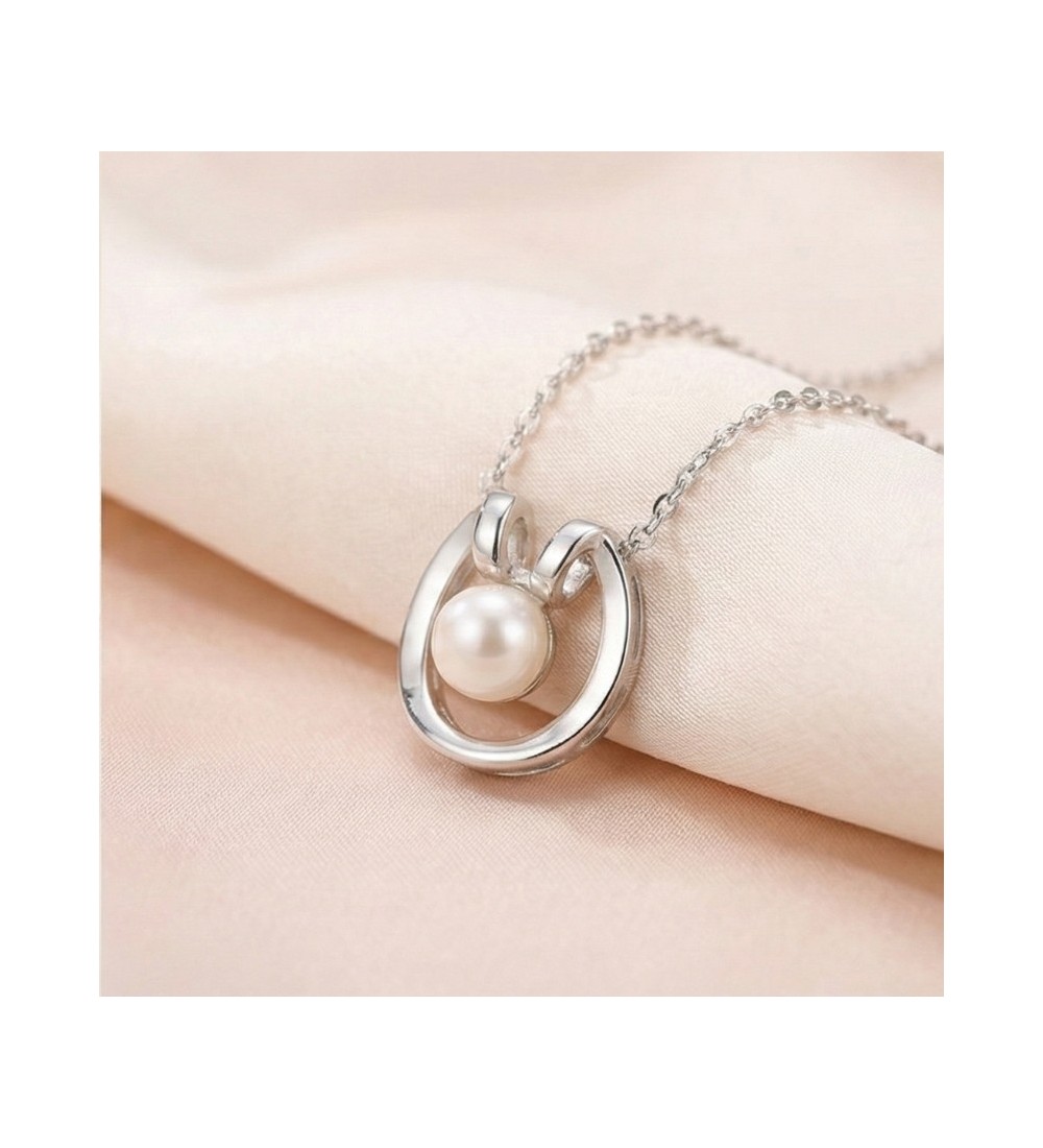 Horseshoe Pearl Pendant Necklace – Silver Finish