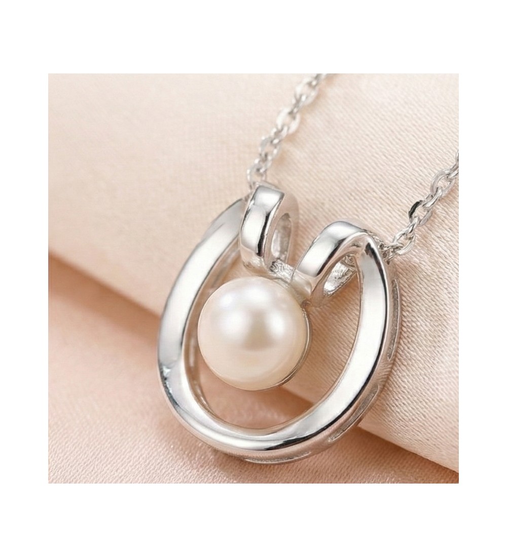 Horseshoe Pearl Pendant Necklace – Silver Finish