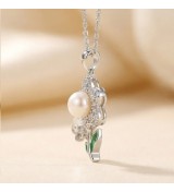 Floral Pearl Pendant Necklace – Silver Finish