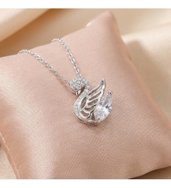 Elegant Swan Pendant Necklace in Rose Gold – Sparkling Zircon Jewelry