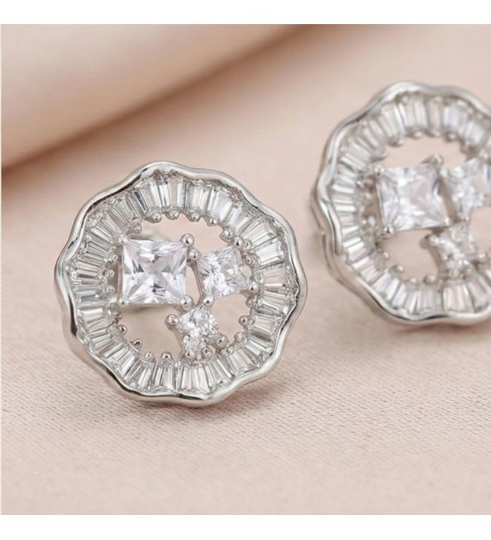 Radiant Halo Stud Earrings – Silver Sparkle with Baguette-Cut Crystals