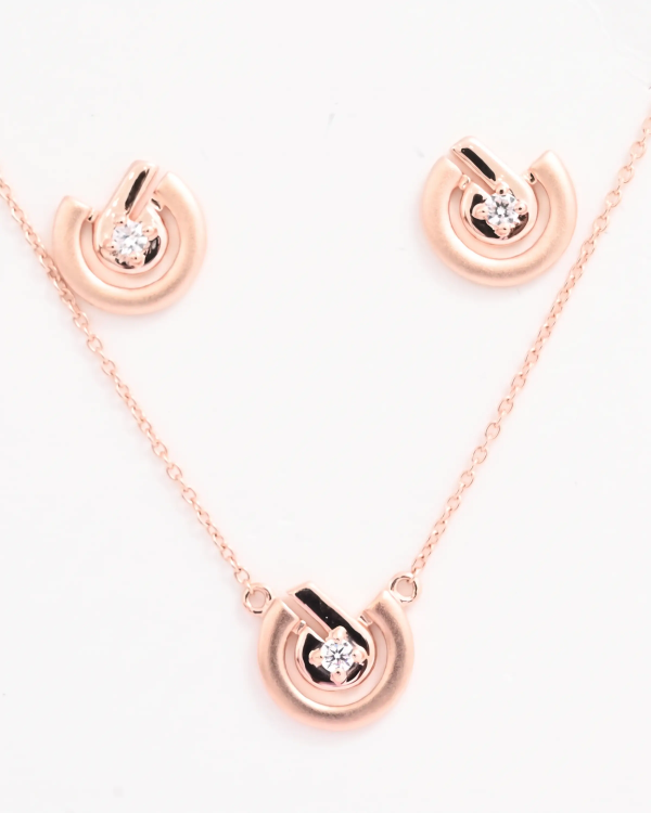 Rose Gold Signature Horseshoe Pendant Set